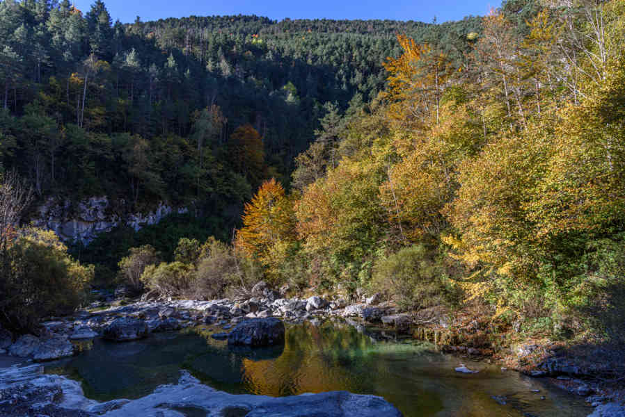 Huesca - parque nacional de Ordesa y Monte Perdido - valle de Añisclo 62 - cañon de Añisclo - rio Aso.jpg